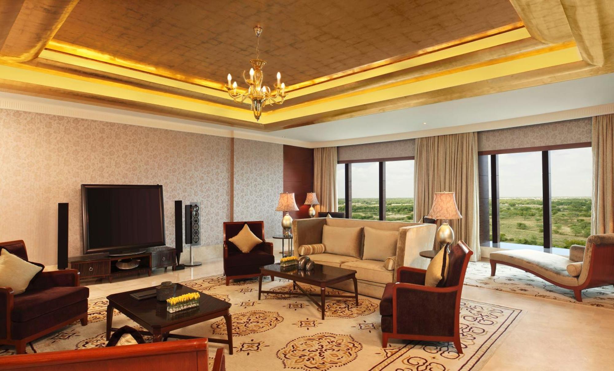 เดอะ ลีลา แอมเบียนซ์ โฮเต็ล แอนด์ เรสซิเดนซ์ คุรุคราม Hotel คูร์เคาน์ ภายนอก รูปภาพ
