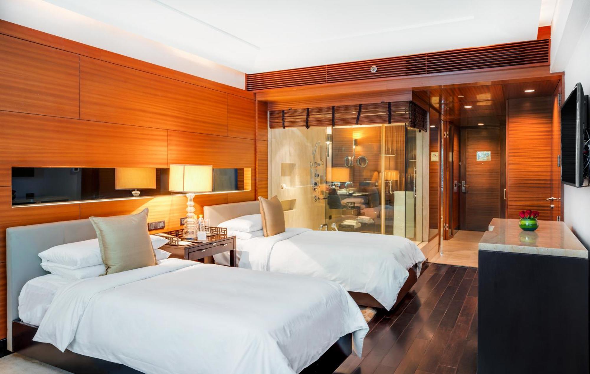 เดอะ ลีลา แอมเบียนซ์ โฮเต็ล แอนด์ เรสซิเดนซ์ คุรุคราม Hotel คูร์เคาน์ ภายนอก รูปภาพ Deluxe Room