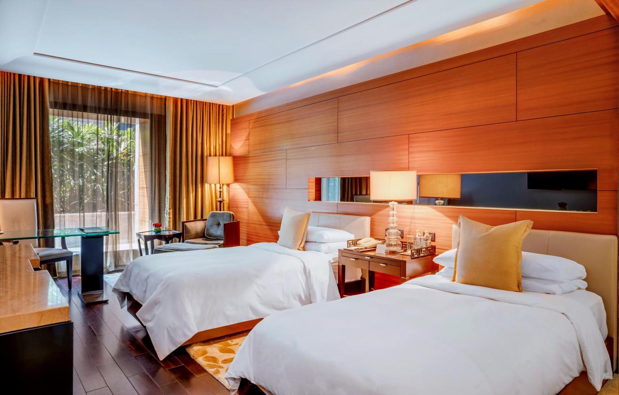 เดอะ ลีลา แอมเบียนซ์ โฮเต็ล แอนด์ เรสซิเดนซ์ คุรุคราม Hotel คูร์เคาน์ ภายนอก รูปภาพ Deluxe Room