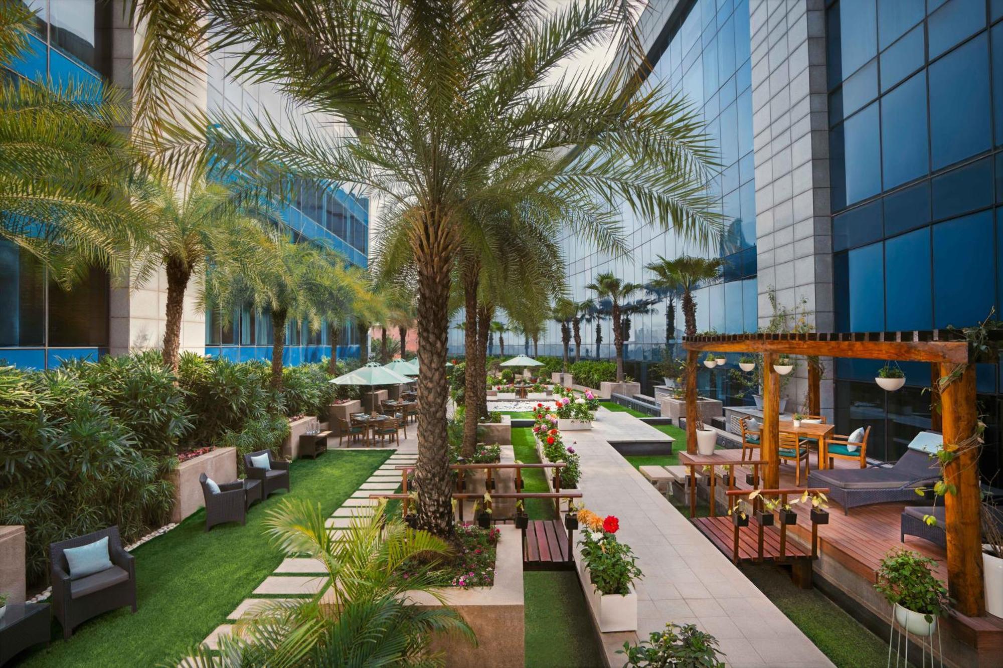 เดอะ ลีลา แอมเบียนซ์ โฮเต็ล แอนด์ เรสซิเดนซ์ คุรุคราม Hotel คูร์เคาน์ ภายนอก รูปภาพ The Park, Hyderabad