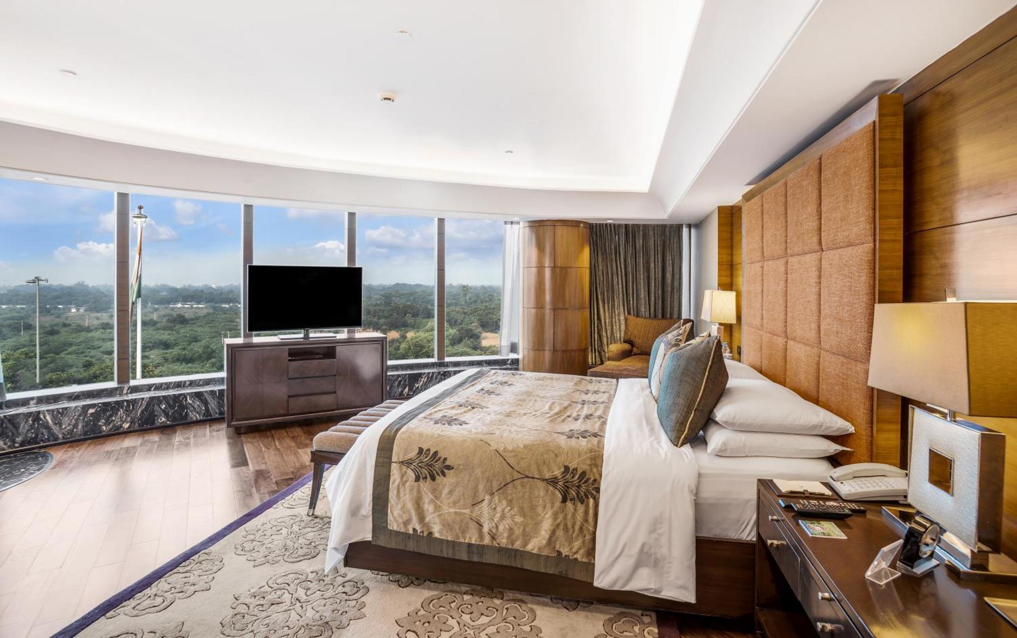 เดอะ ลีลา แอมเบียนซ์ โฮเต็ล แอนด์ เรสซิเดนซ์ คุรุคราม Hotel คูร์เคาน์ ภายนอก รูปภาพ