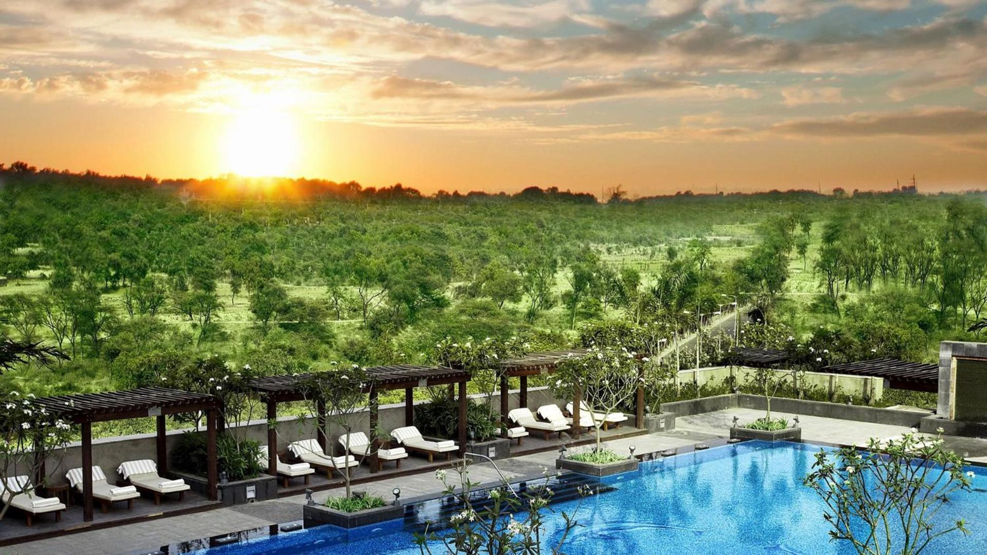 เดอะ ลีลา แอมเบียนซ์ โฮเต็ล แอนด์ เรสซิเดนซ์ คุรุคราม Hotel คูร์เคาน์ ภายนอก รูปภาพ